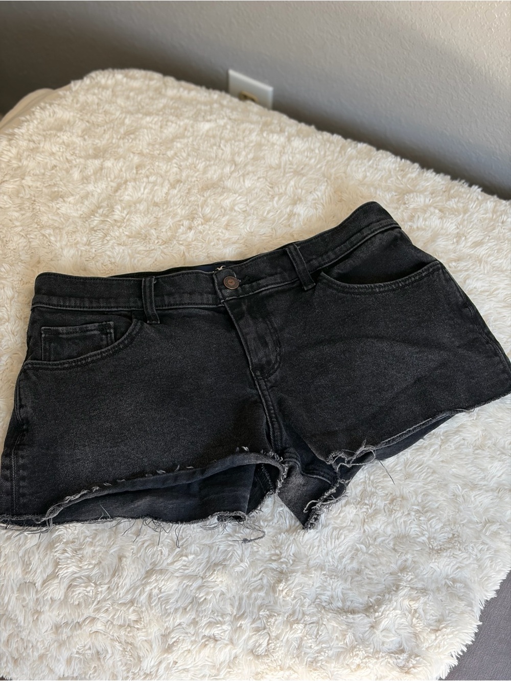 Hollister low rise vintage baggy shorts 3”